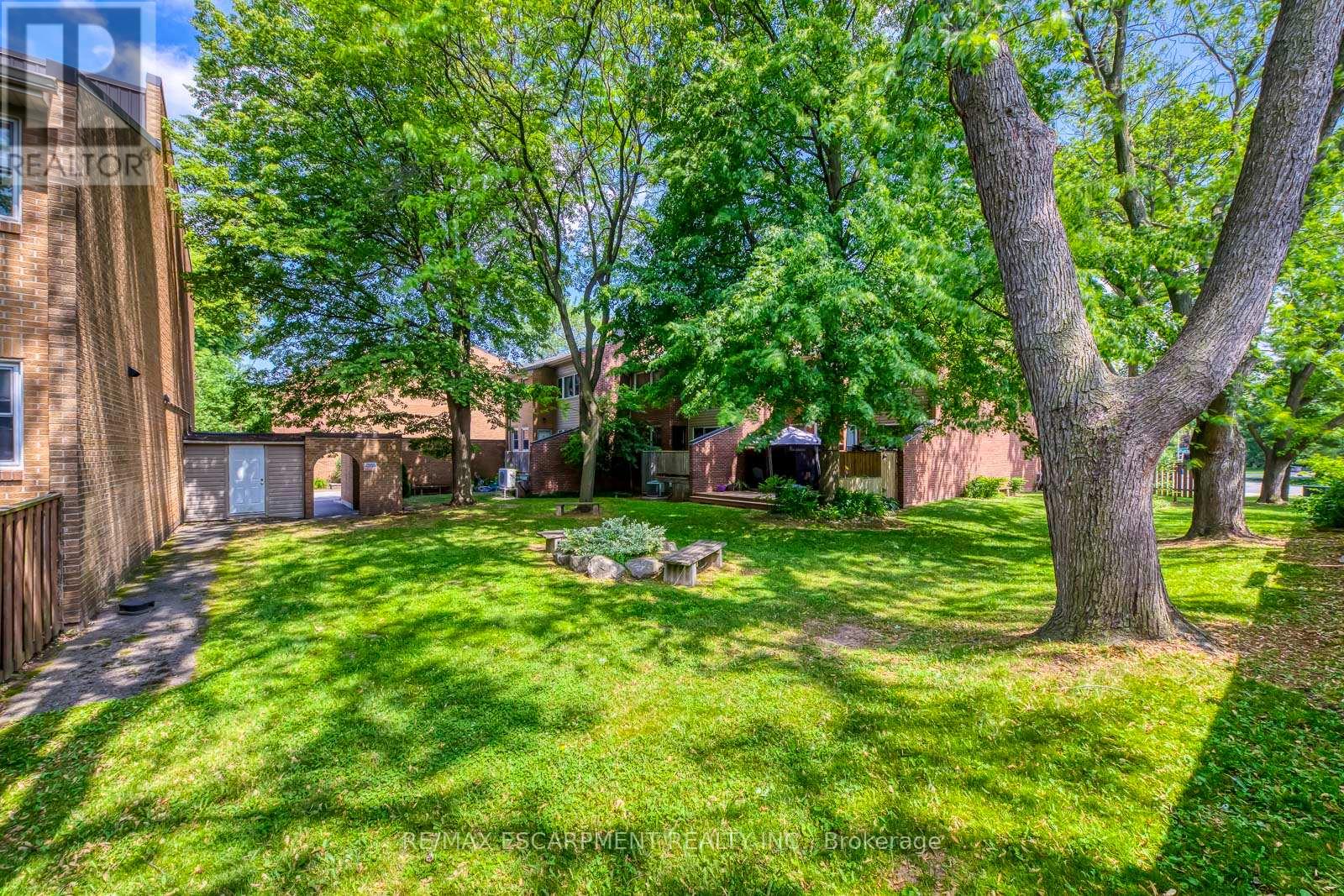 Photo 8 of 4 1270 Gainsborough Drive, Oakville ON