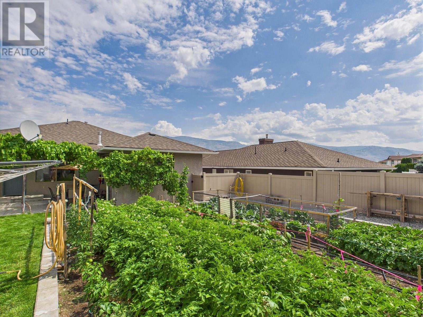 12102 Golf Course Drive, Osoyoos