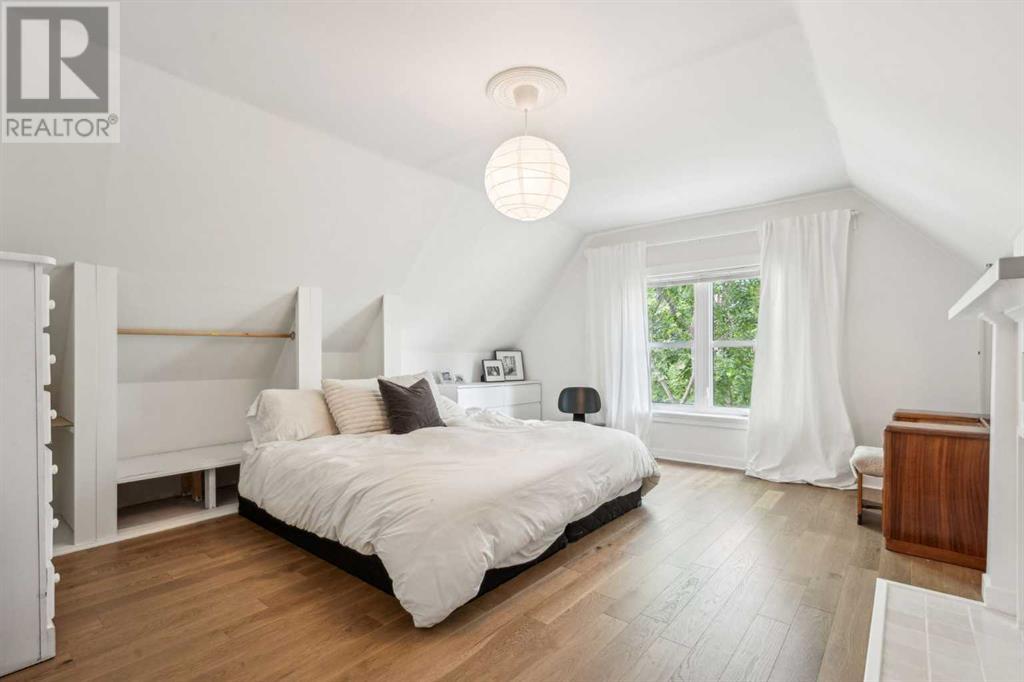 Single Family House for Sale in   Avenue SW Cliff Bungalow Calgary 