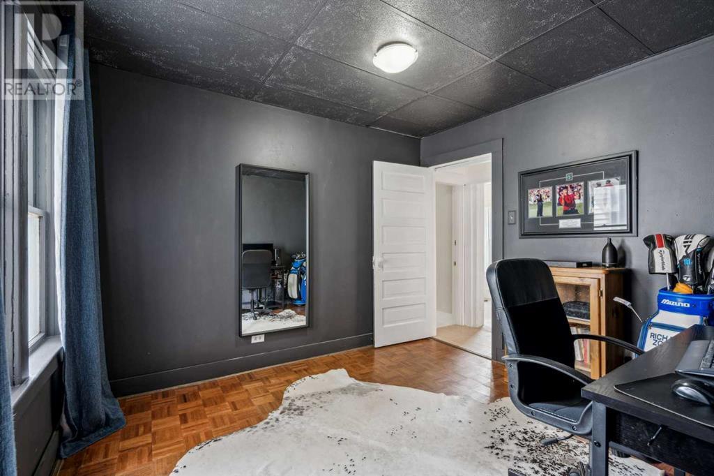 Single Family House for Sale in   Avenue SW Cliff Bungalow Calgary 
