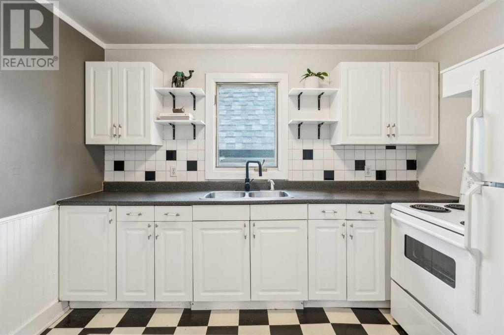 Single Family House for Sale in   Avenue SW Cliff Bungalow Calgary 