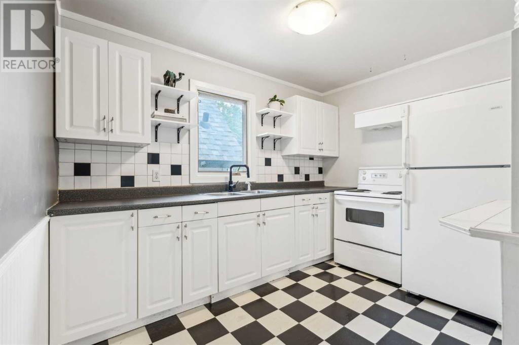 Single Family House for Sale in   Avenue SW Cliff Bungalow Calgary 