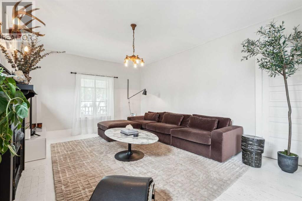 Single Family House for Sale in   Avenue SW Cliff Bungalow Calgary 