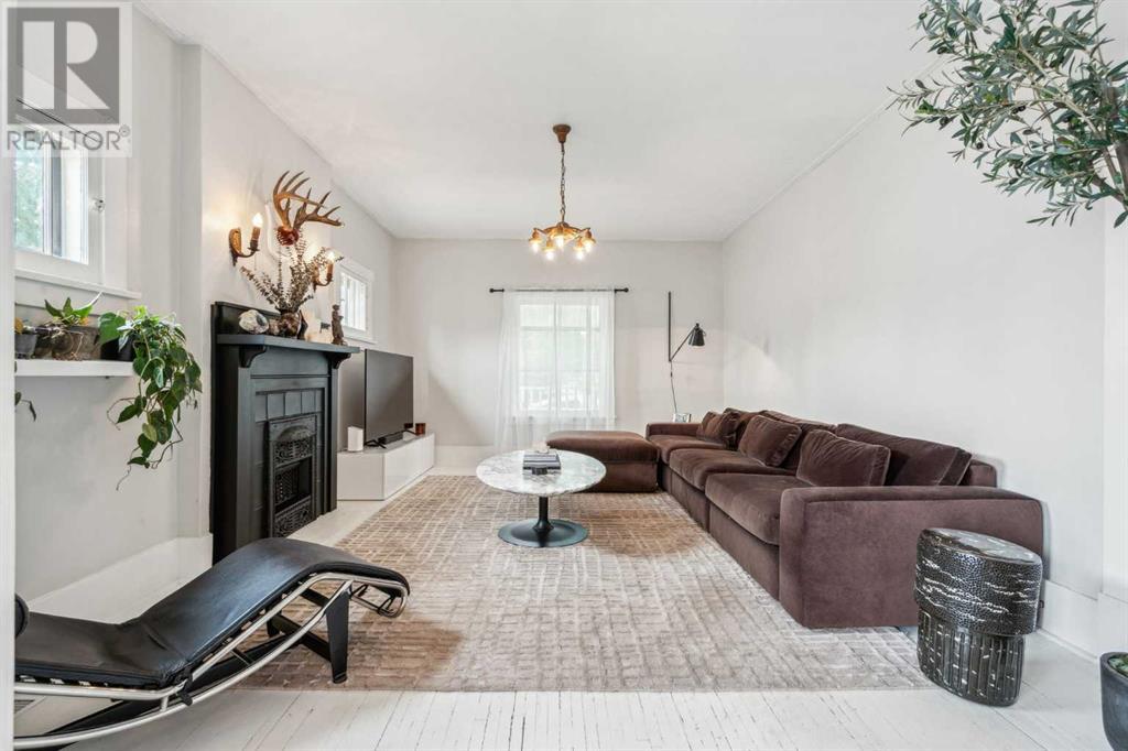 Single Family House for Sale in   Avenue SW Cliff Bungalow Calgary 