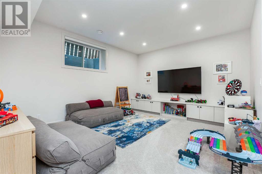 Single Family House for Sale in  Lissington Drive SW North Glenmore Park Calgary 