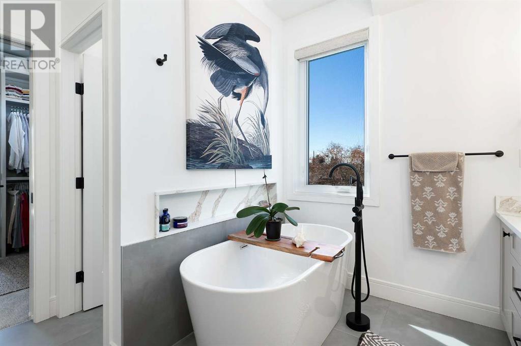 Single Family House for Sale in  Lissington Drive SW North Glenmore Park Calgary 