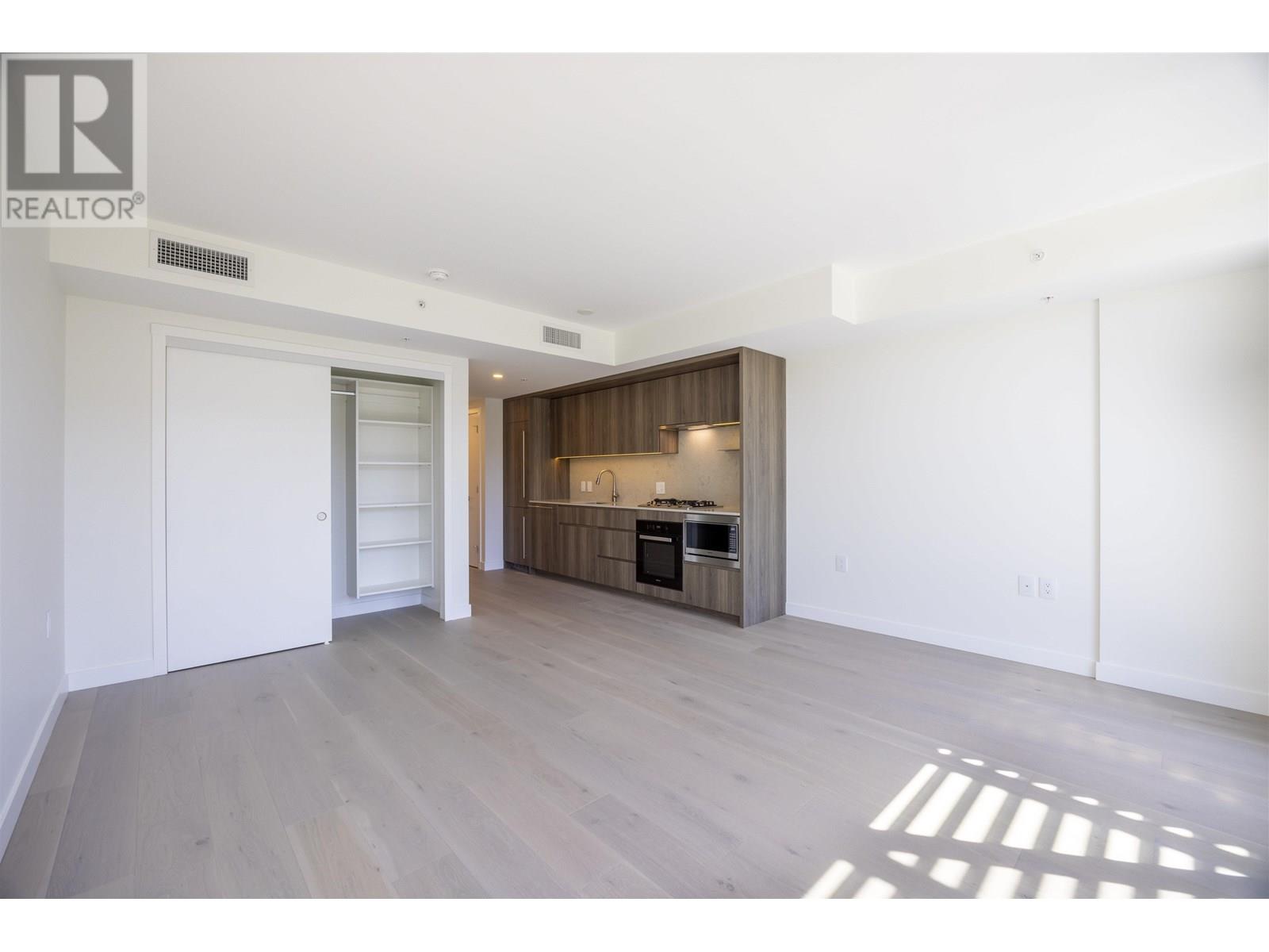 Photo 4 of 409 5212 Cambie Street, Vancouver BC