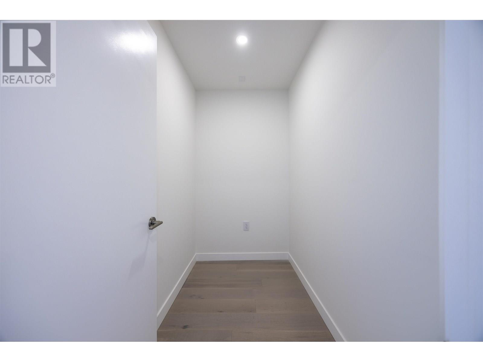Photo 10 of 409 5212 Cambie Street, Vancouver BC