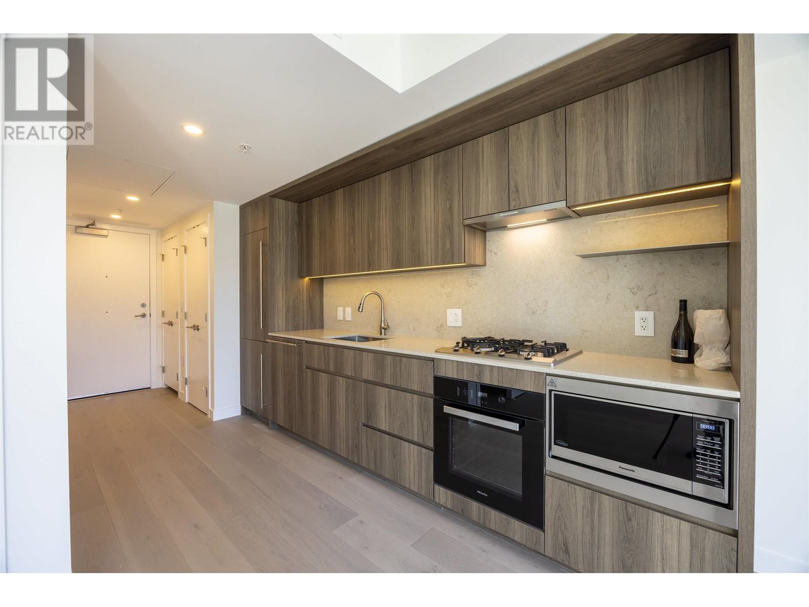 Photo 6 of 409 5212 Cambie Street, Vancouver BC