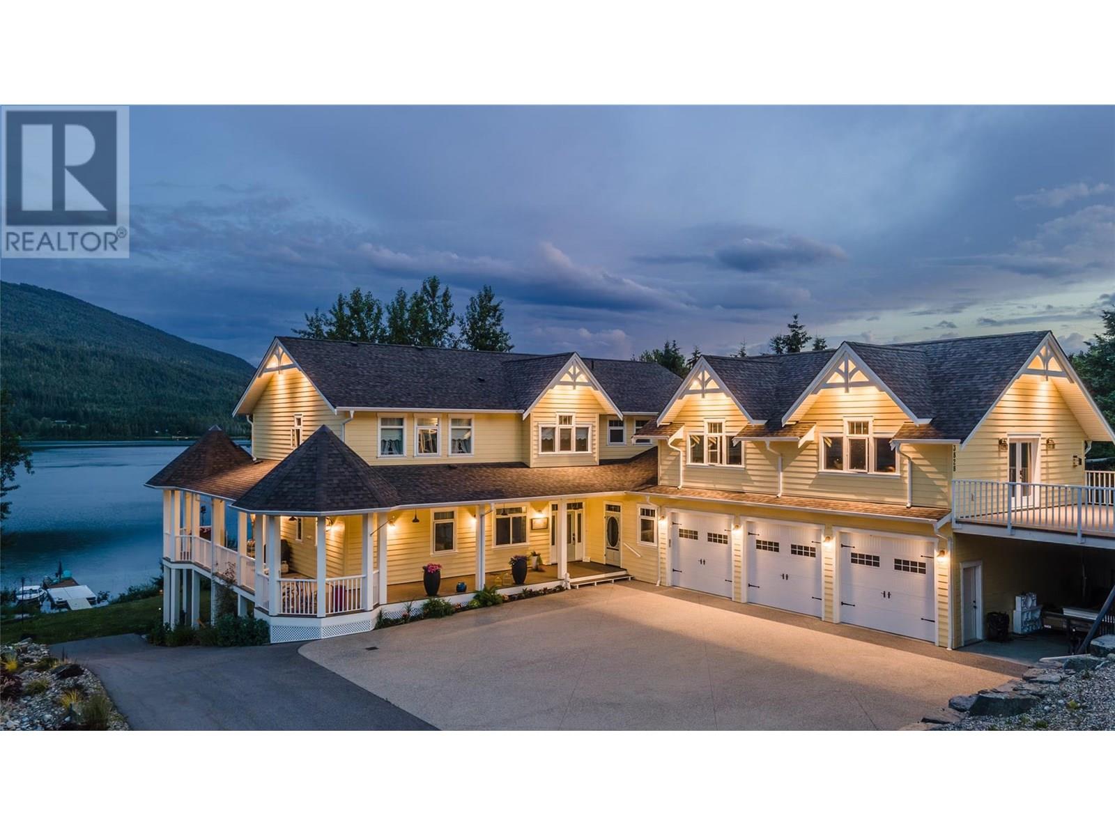 Photo 1 of 3828 Parri Road, Sorrento BC