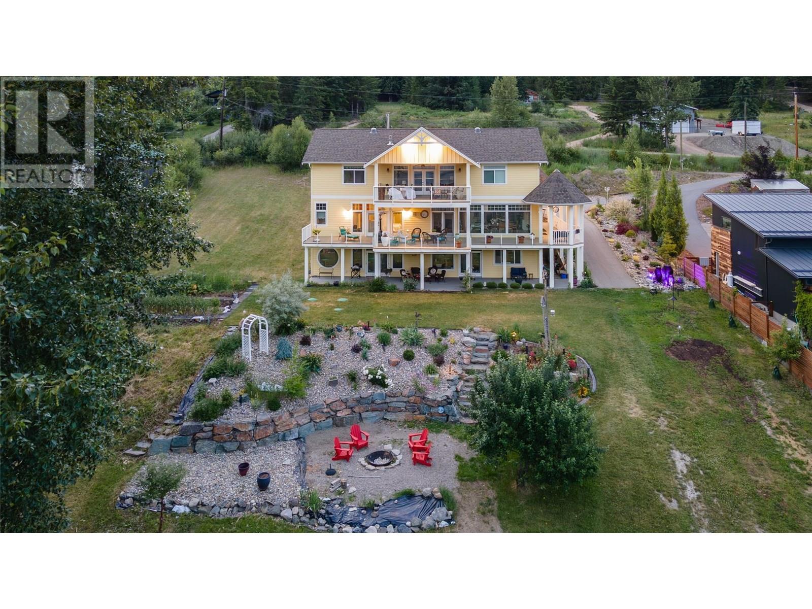 Photo 2 of 3828 Parri Road, Sorrento BC