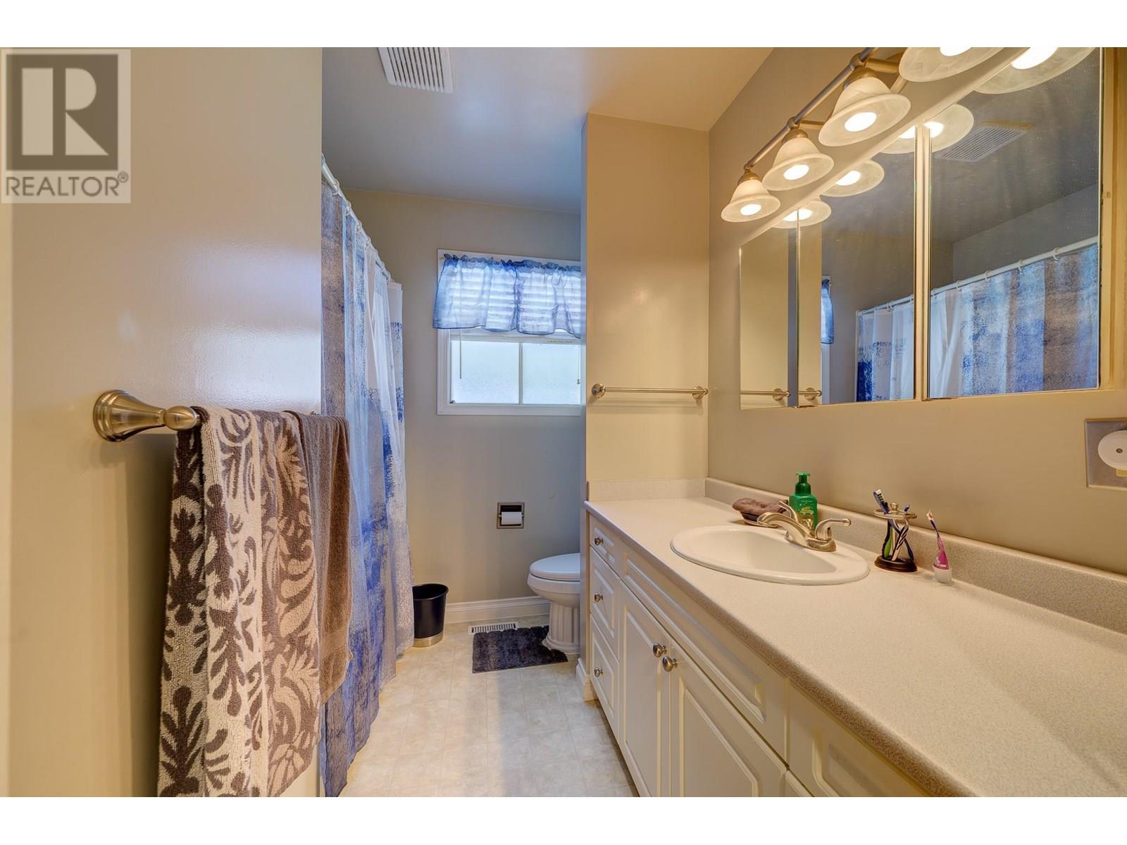 Photo 12 of 927 Cranbrook Place, Kamloops BC