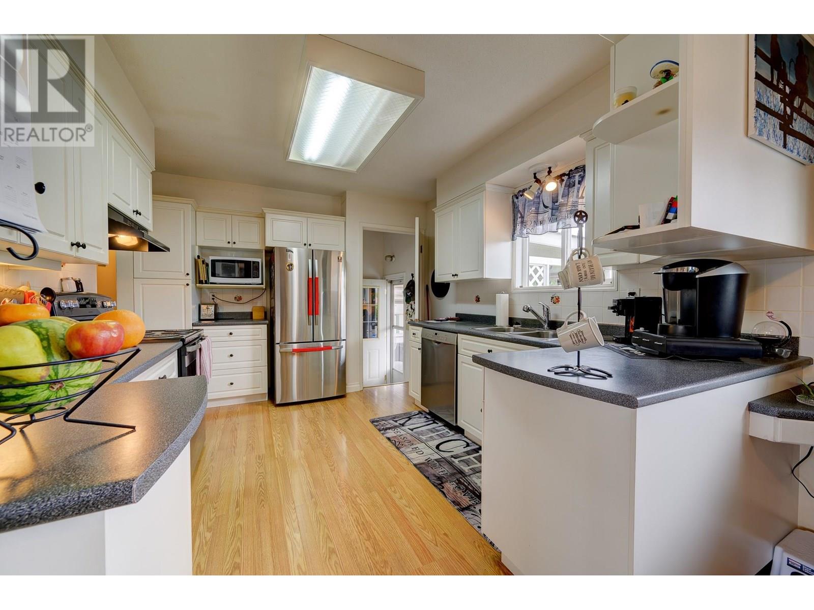 Photo 6 of 927 Cranbrook Place, Kamloops BC