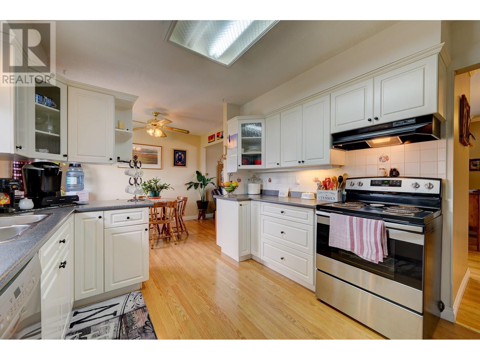 Photo 8 of 927 Cranbrook Place, Kamloops BC