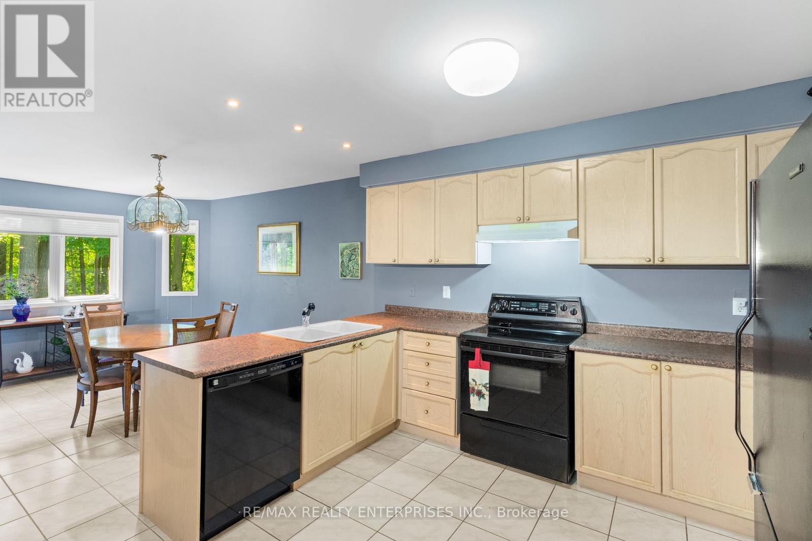 Photo 4 of 70 Downer Crescent, Wasaga Beach ON