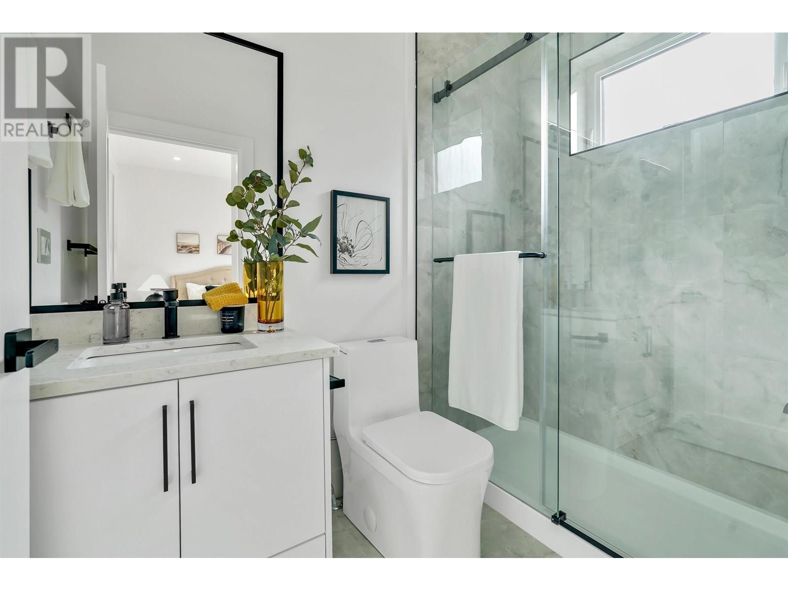 Photo 16 of 2 3216 Venables Street, Vancouver BC