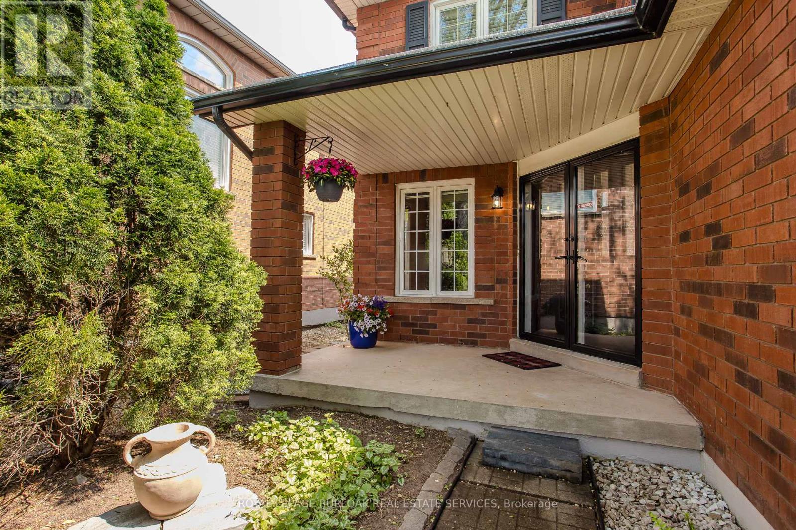 Photo 22 of 561 Phoebe Crescent, Burlington ON