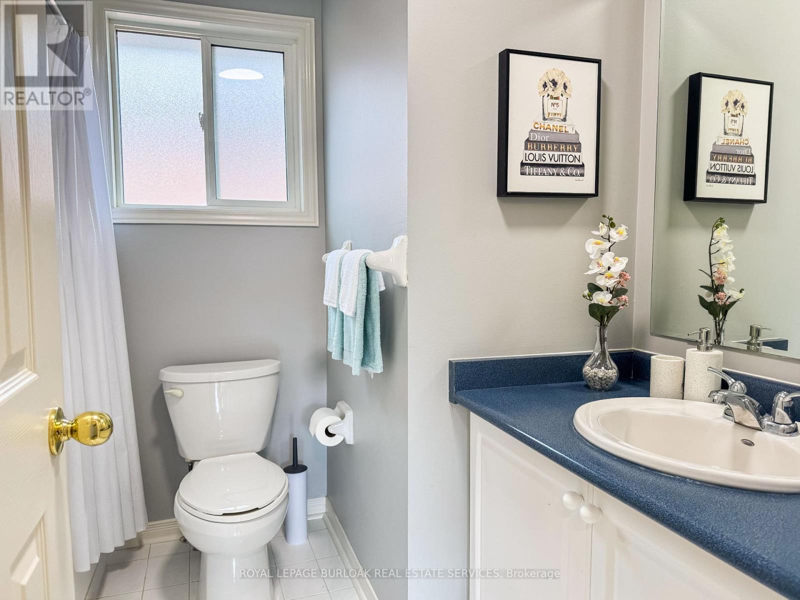 Photo 18 of 561 Phoebe Crescent, Burlington ON