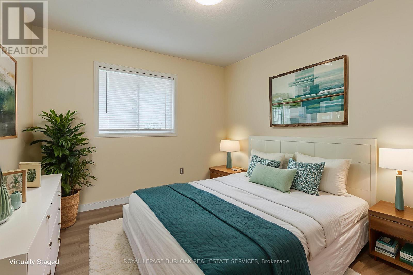 Photo 12 of 561 Phoebe Crescent, Burlington ON