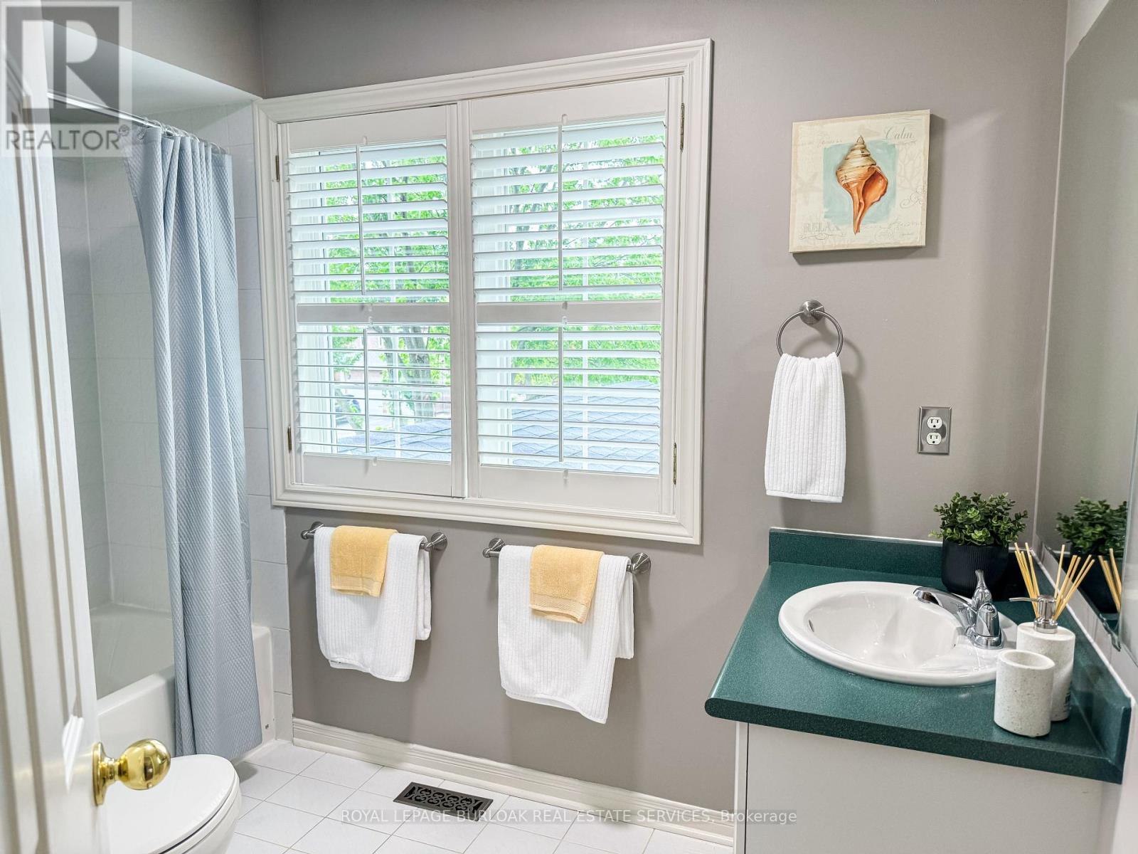 Photo 28 of 561 Phoebe Crescent, Burlington ON