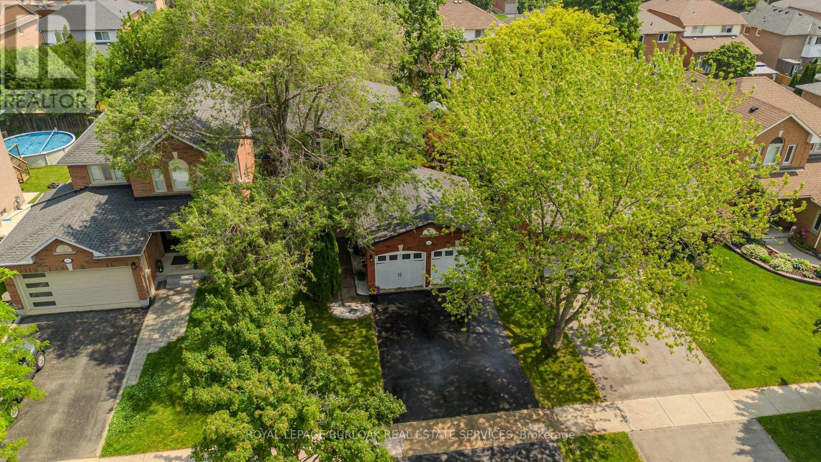 Photo 20 of 561 Phoebe Crescent, Burlington ON