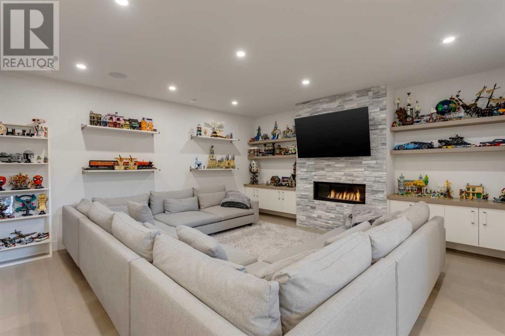 Single Family House for Sale in   Avenue NW West Hillhurst Calgary 