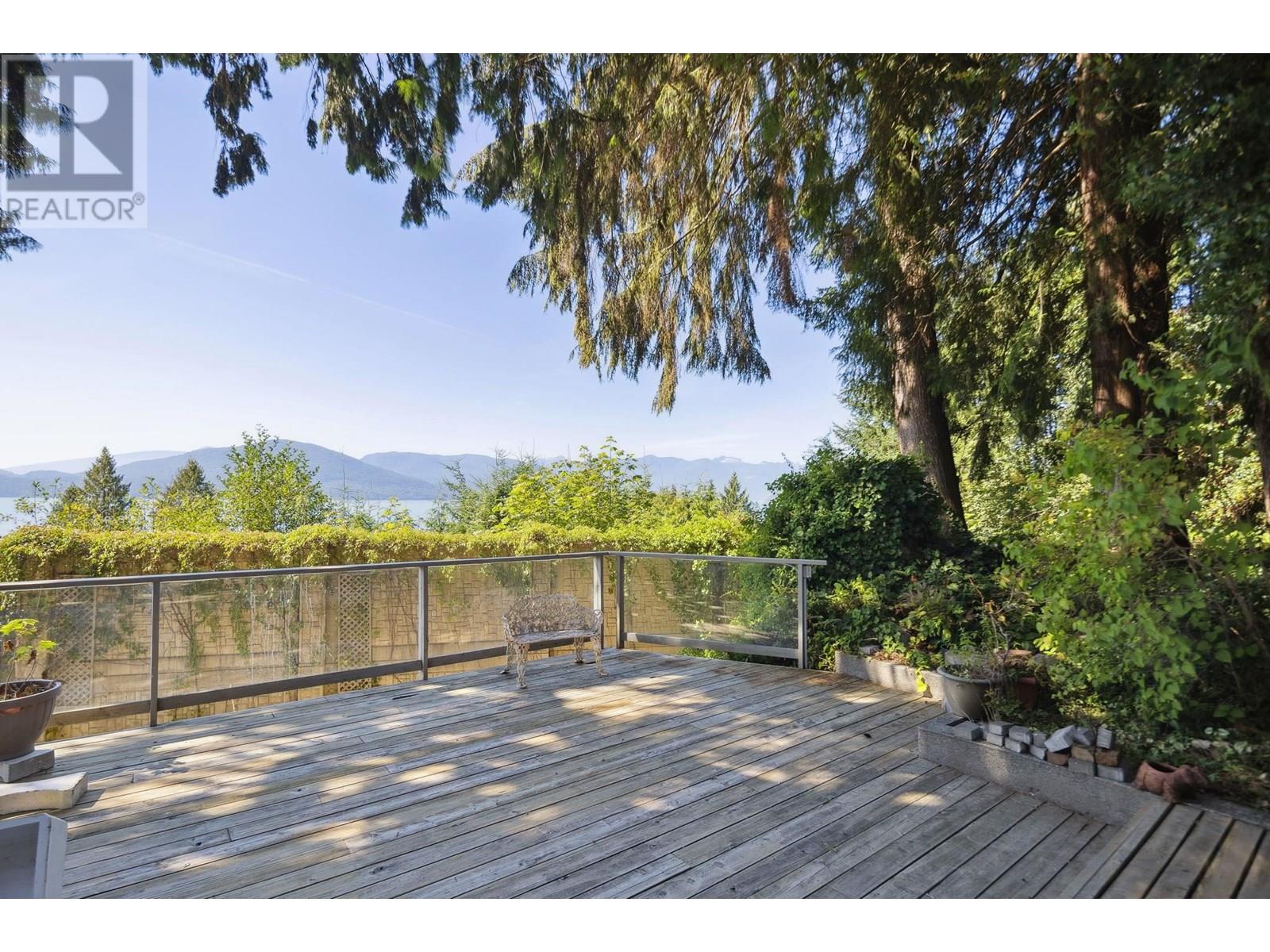 Photo 24 of 330 Bayview Road, Lions Bay BC