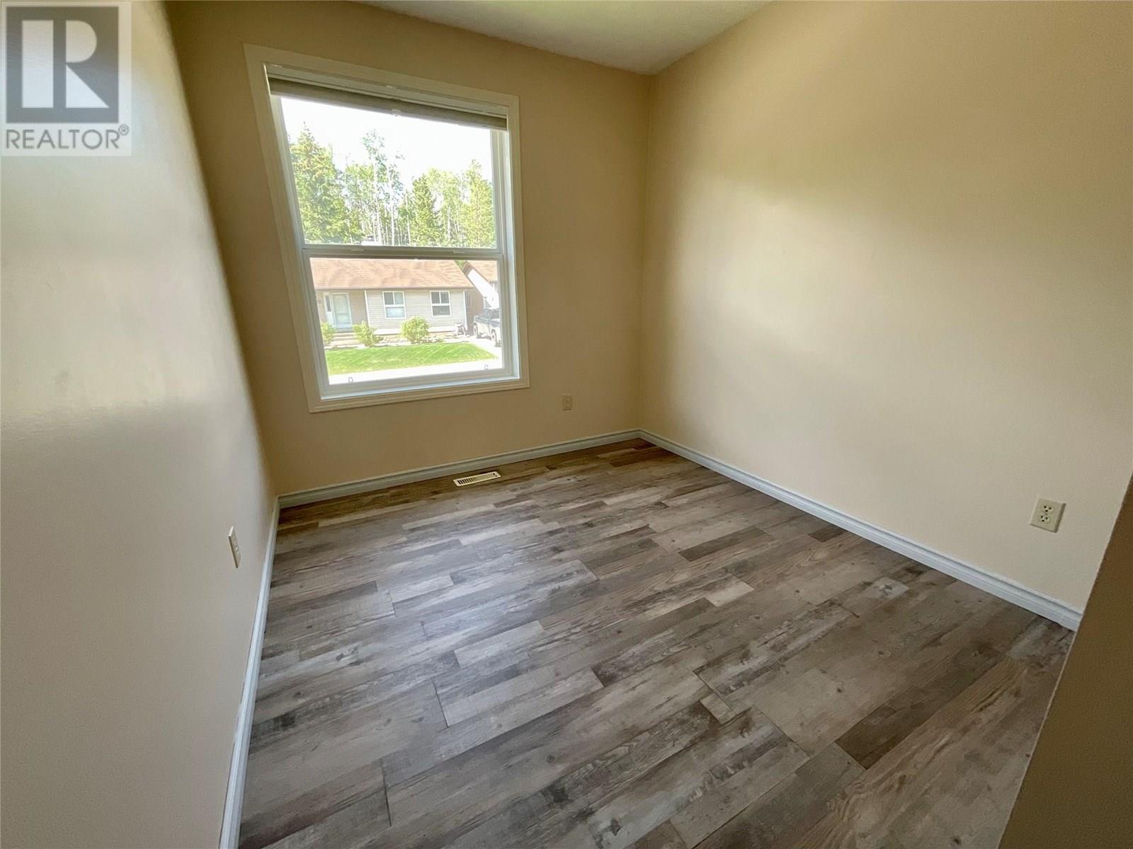 Photo 16 of 103 Hambrook Lane, Tumbler Ridge BC