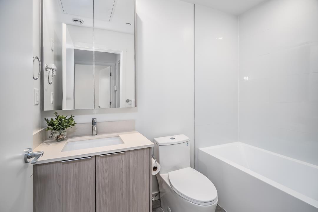Photo 30 of 422 13968 Laurel Drive, Surrey BC