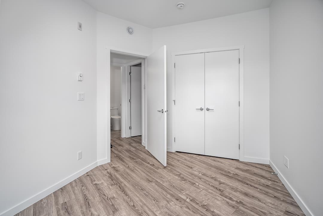 Photo 12 of 422 13968 Laurel Drive, Surrey BC