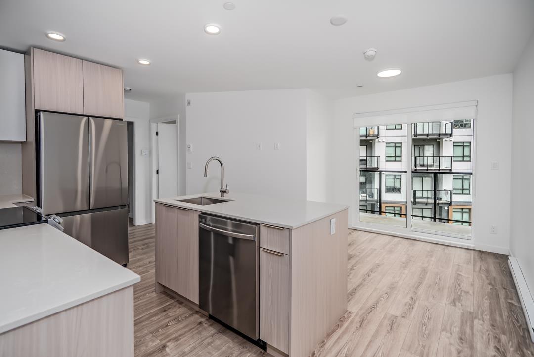 Photo 5 of 422 13968 Laurel Drive, Surrey BC