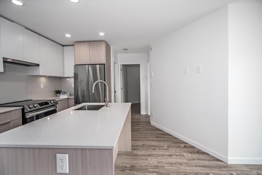 Photo 2 of 422 13968 Laurel Drive, Surrey BC