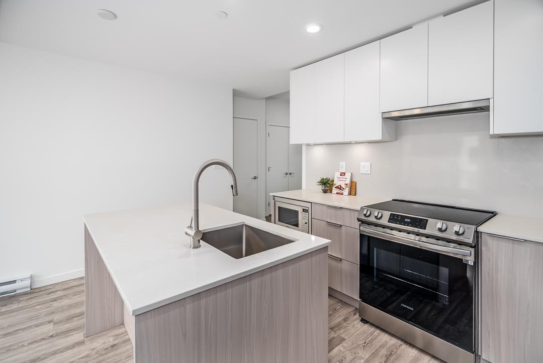 Photo 17 of 422 13968 Laurel Drive, Surrey BC