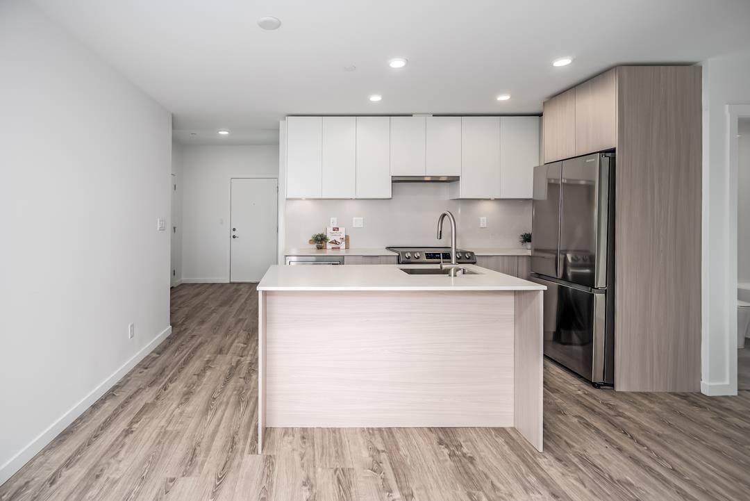 Photo 32 of 422 13968 Laurel Drive, Surrey BC