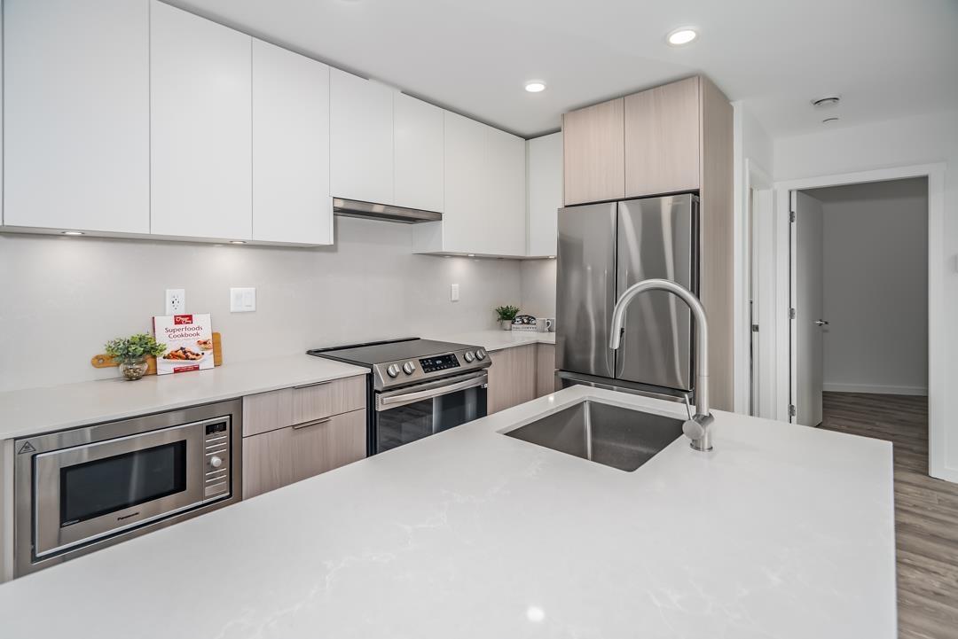 Photo 29 of 422 13968 Laurel Drive, Surrey BC