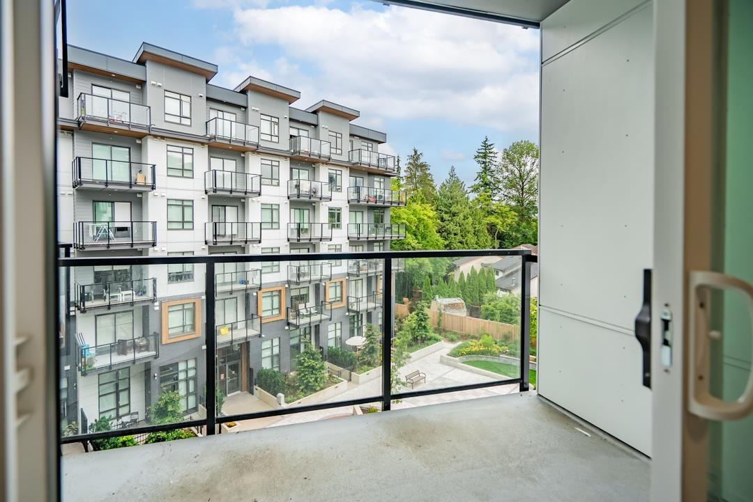 Photo 3 of 422 13968 Laurel Drive, Surrey BC