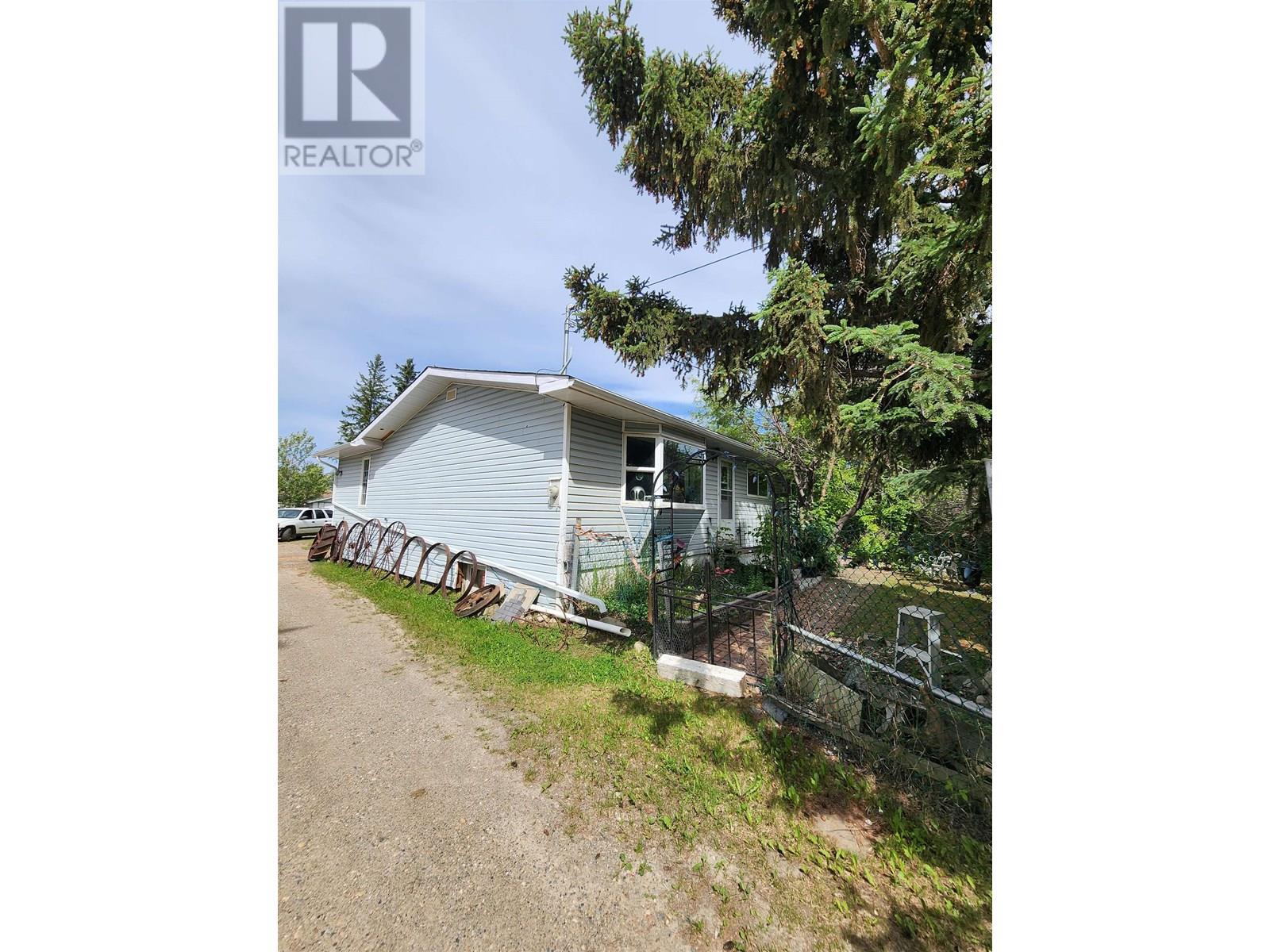 Photo 7 of 12208 Oak Avenue, Fort St John BC