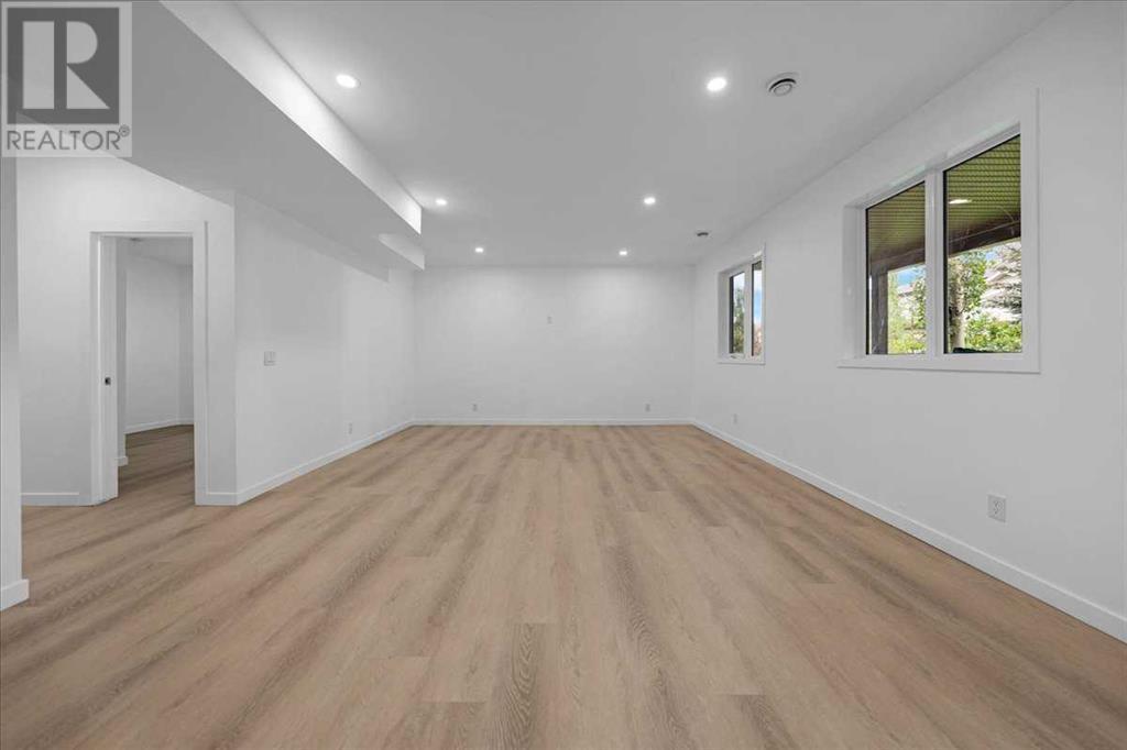 Single Family House for Sale in  Royal Ridge Rise NW Royal Oak Calgary 