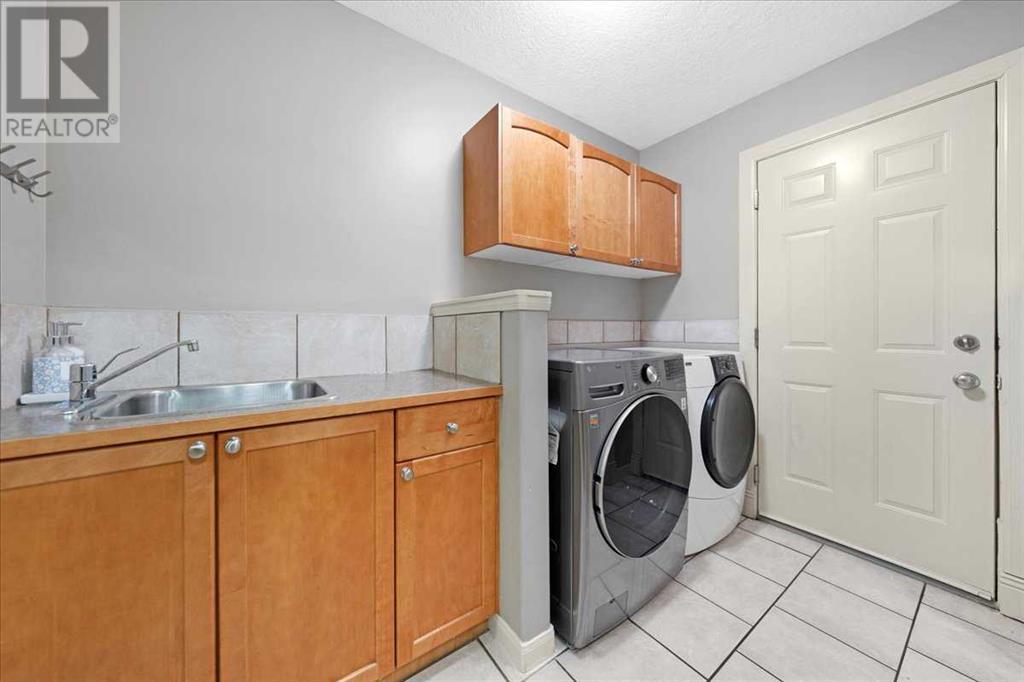 Single Family House for Sale in  Royal Ridge Rise NW Royal Oak Calgary 