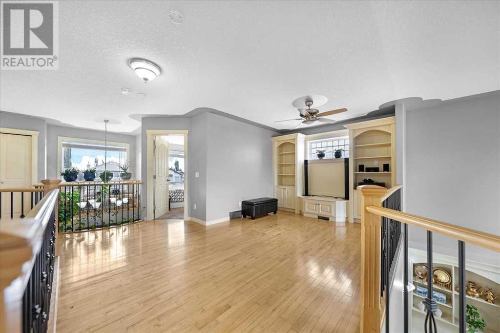 Single Family House for Sale in  Royal Ridge Rise NW Royal Oak Calgary 