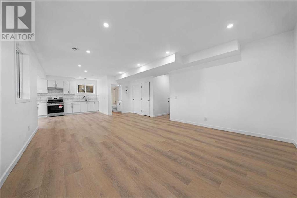 Single Family House for Sale in  Royal Ridge Rise NW Royal Oak Calgary 