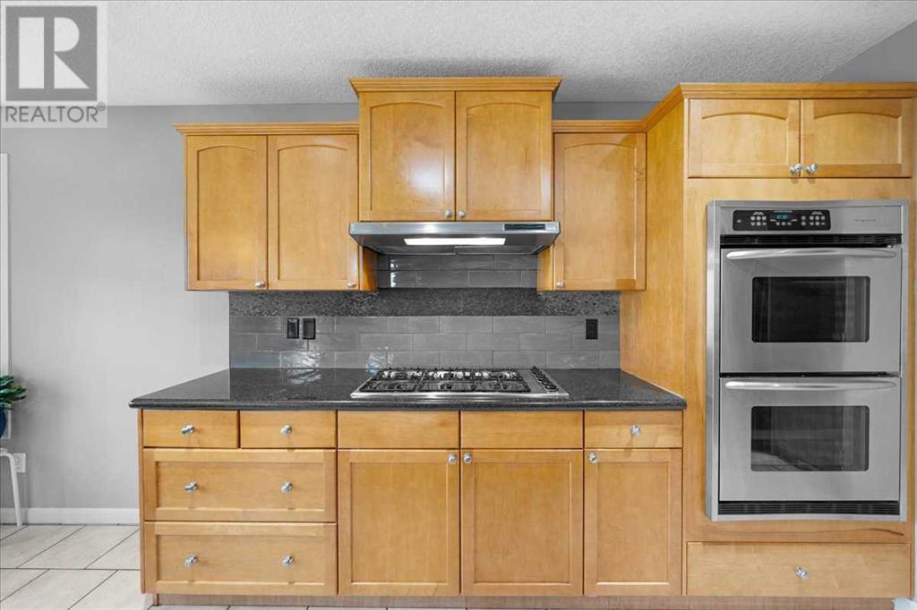 Single Family House for Sale in  Royal Ridge Rise NW Royal Oak Calgary 