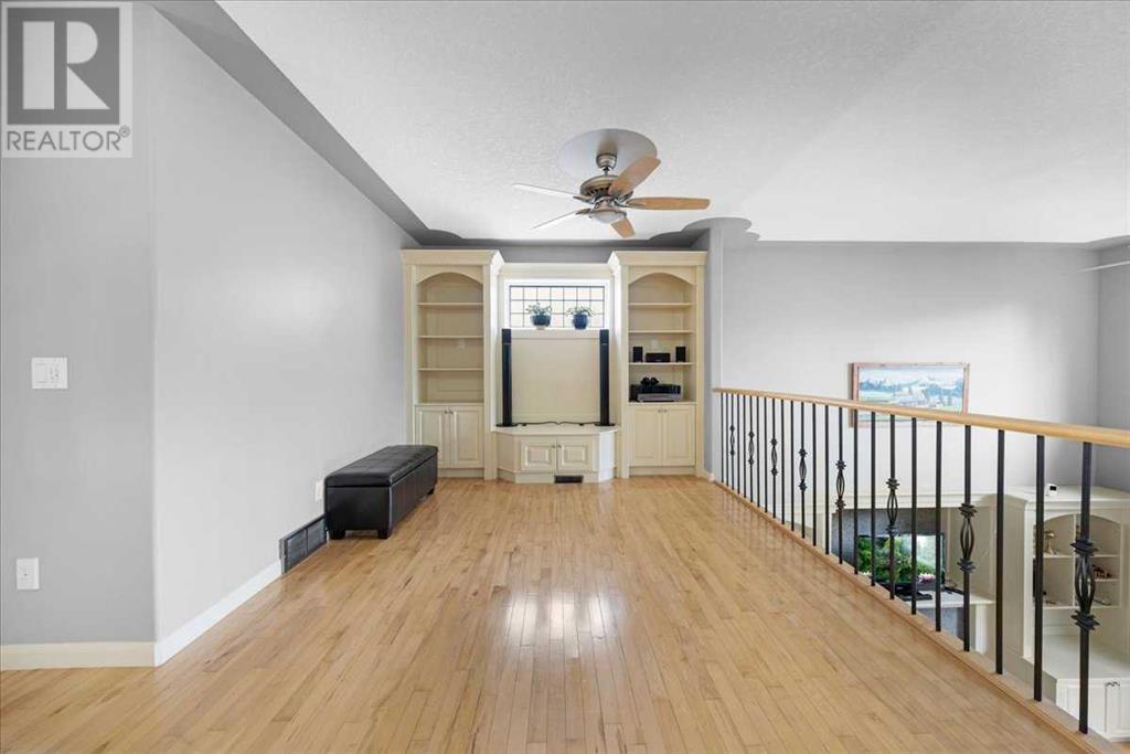 Single Family House for Sale in  Royal Ridge Rise NW Royal Oak Calgary 