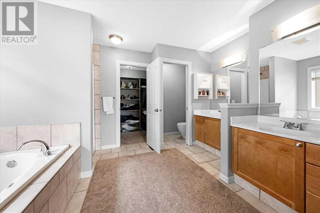 Single Family House for Sale in  Royal Ridge Rise NW Royal Oak Calgary 