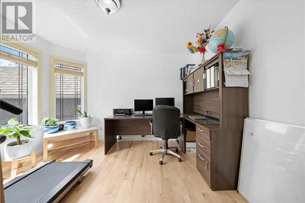 Single Family House for Sale in  Royal Ridge Rise NW Royal Oak Calgary 