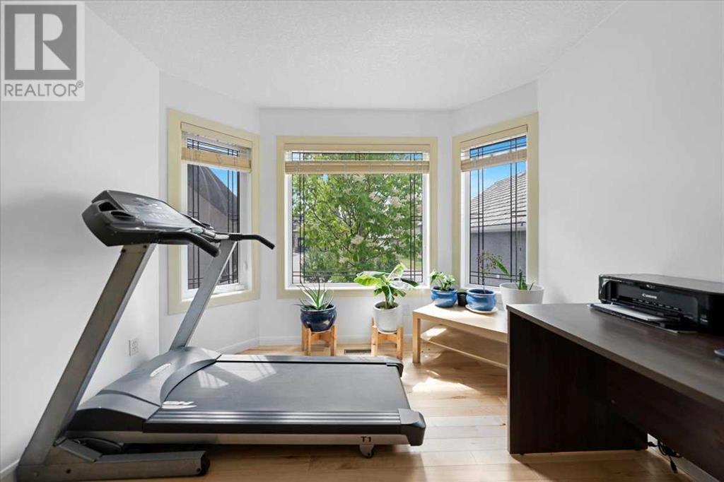 Single Family House for Sale in  Royal Ridge Rise NW Royal Oak Calgary 