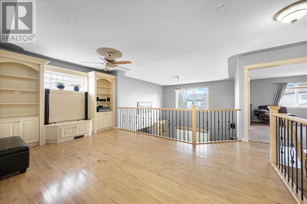 Single Family House for Sale in  Royal Ridge Rise NW Royal Oak Calgary 