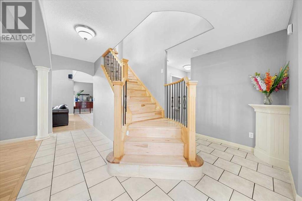 Single Family House for Sale in  Royal Ridge Rise NW Royal Oak Calgary 