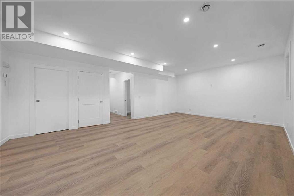 Single Family House for Sale in  Royal Ridge Rise NW Royal Oak Calgary 