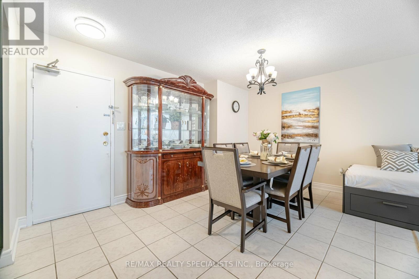 Photo 10 of 915 370 Dixon Road, Toronto ON